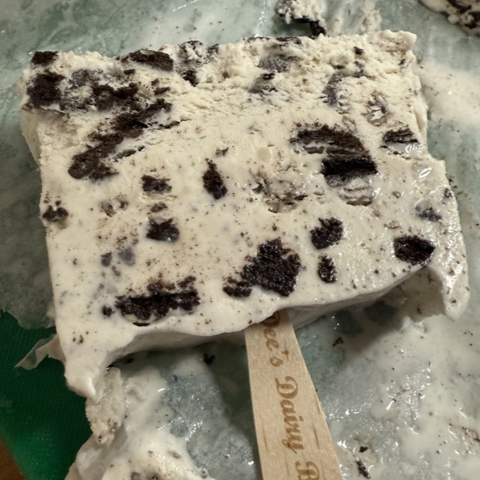 Cookie's & Cream Frozen Treat Bar